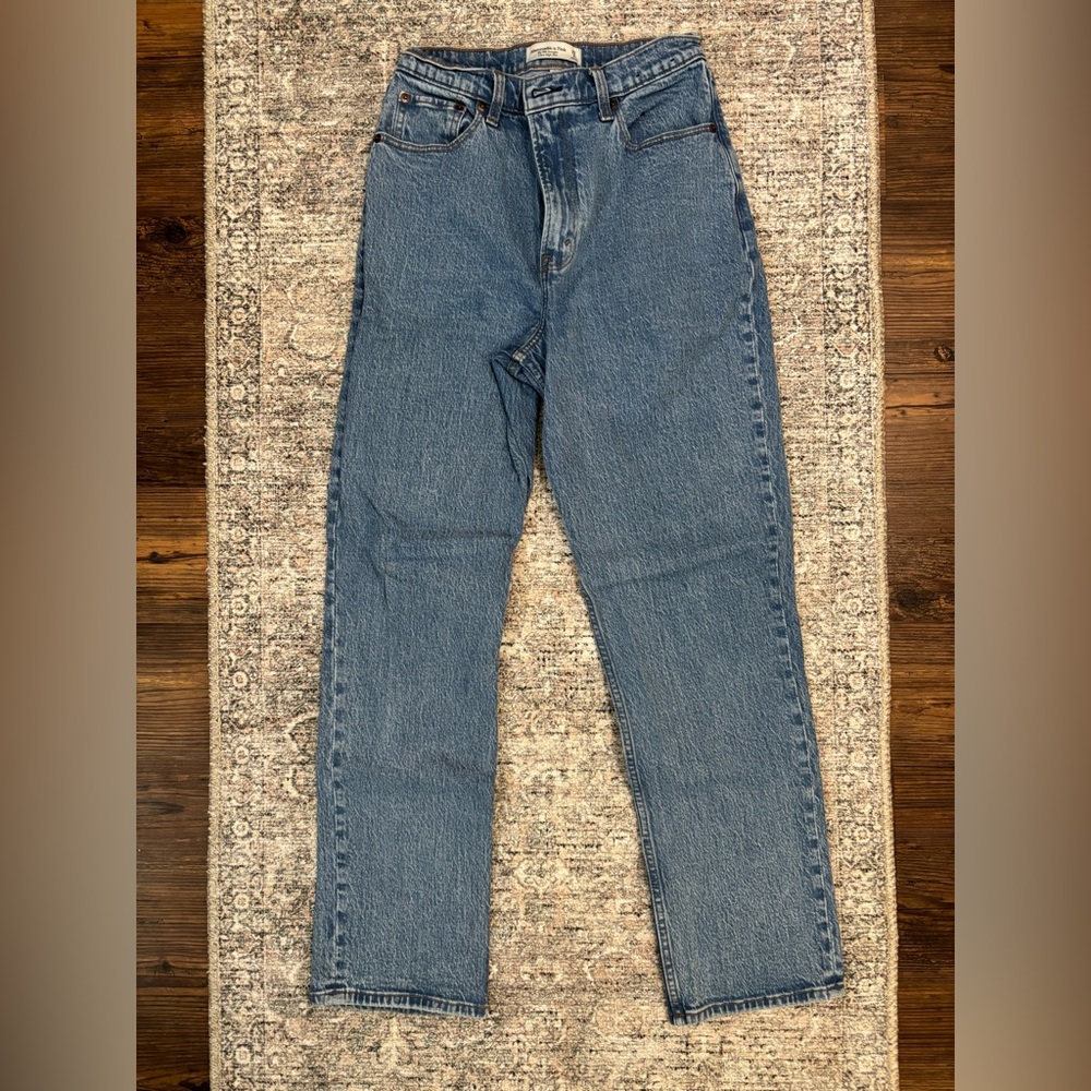 Abercrombie Curve Love Ultra High Rise 90s Straight Jean, Sz 29 Regular